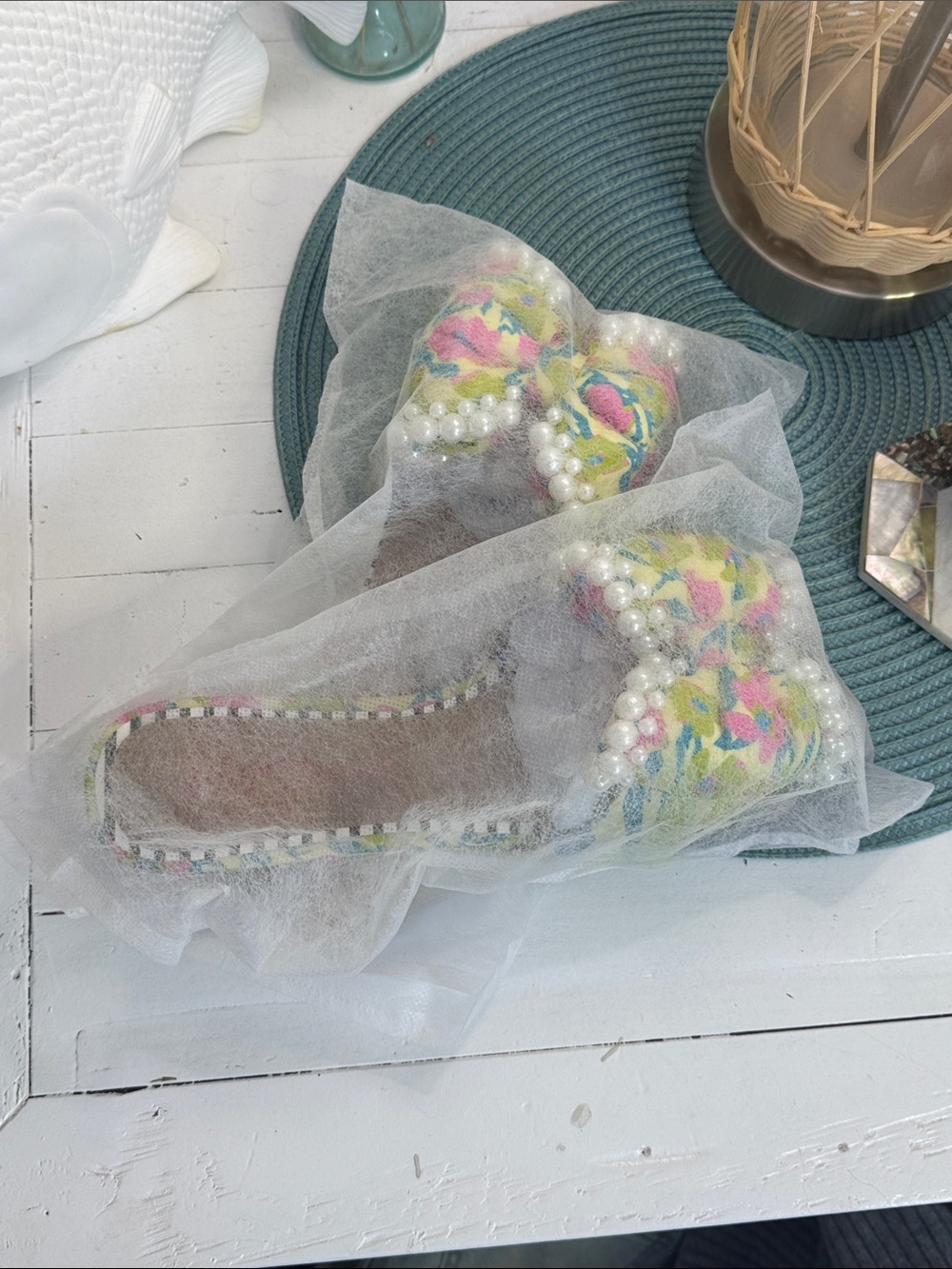 Betsey Johnson Floral Pearl Bow Slide Sandals Size 9 NWOT Palm Beach Style - Picture 6 of 6
